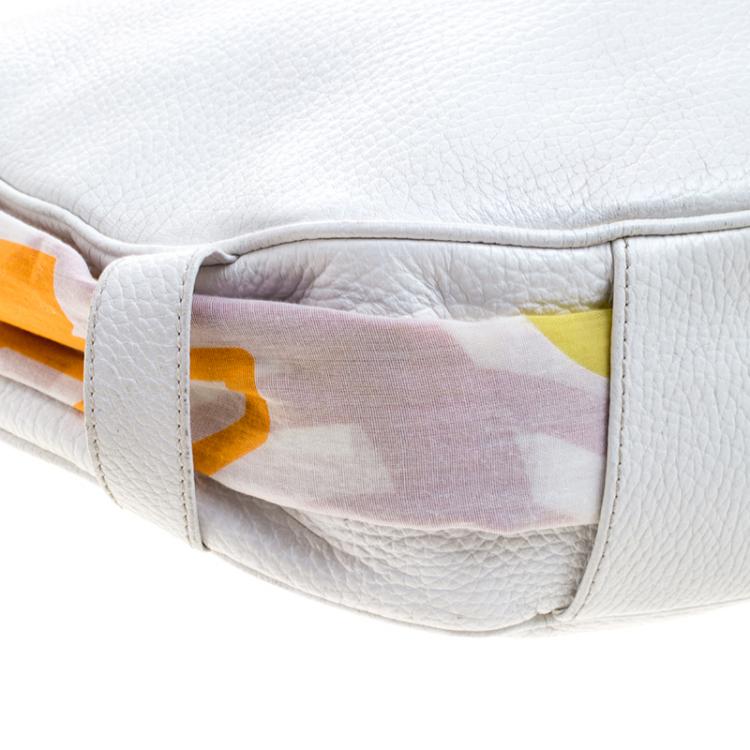 مملوكة مسبقًا Givenchy White Leather Scarf Around Hobo