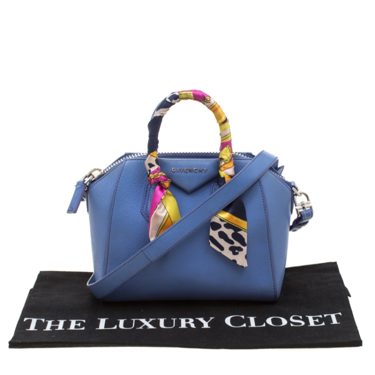 مملوكة مسبقًا Givenchy Blue Leather Mini Antigona Satchel