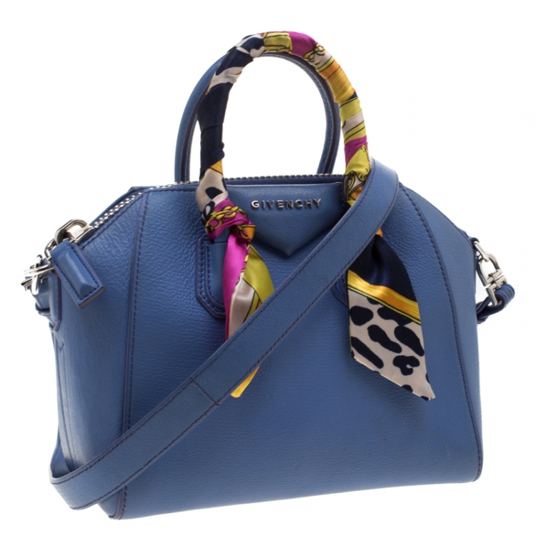 مملوكة مسبقًا Givenchy Blue Leather Mini Antigona Satchel