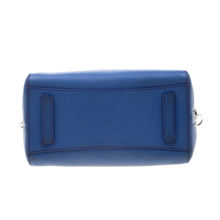 مملوكة مسبقًا Givenchy Blue Leather Mini Antigona Satchel