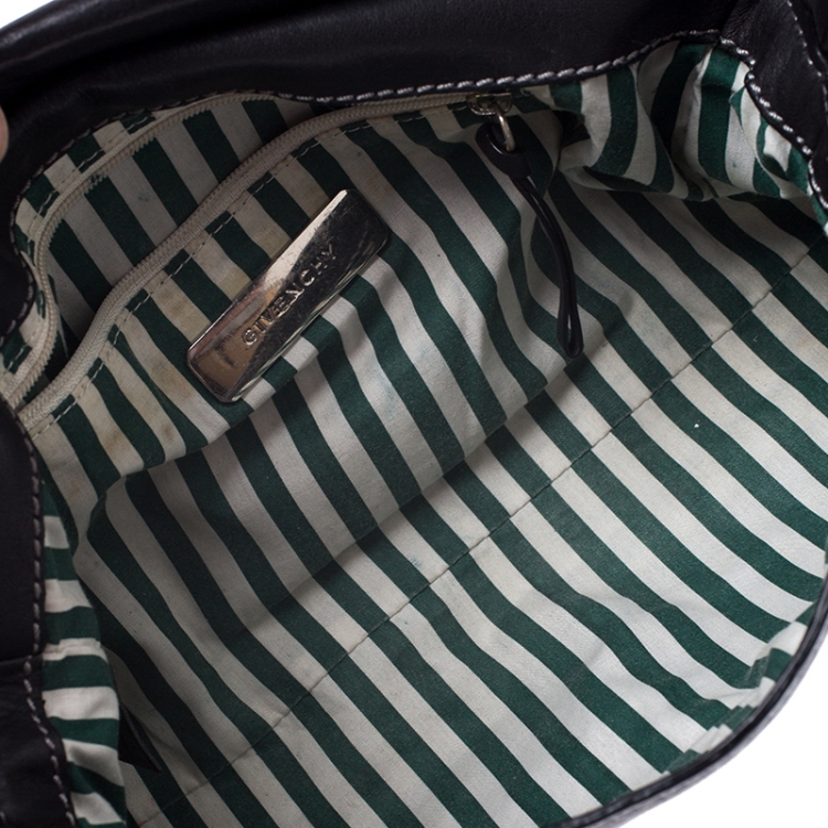 مملوكة مسبقًا Givenchy Black Leather Logo Flap Shoulder Bag