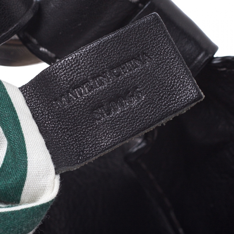 مملوكة مسبقًا Givenchy Black Leather Logo Flap Shoulder Bag