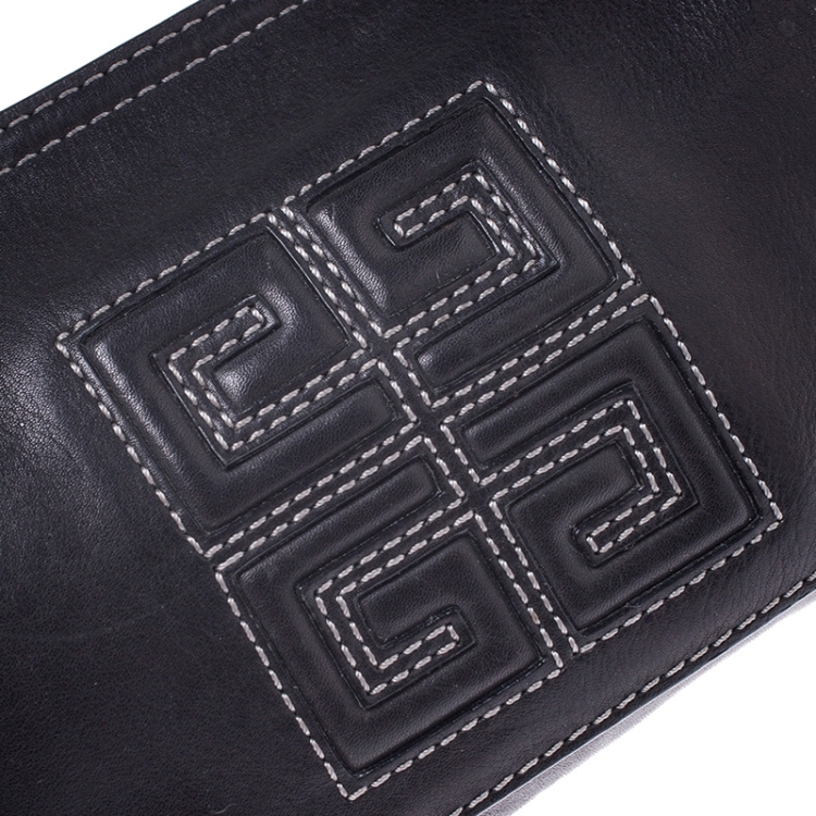 مملوكة مسبقًا Givenchy Black Leather Logo Flap Shoulder Bag