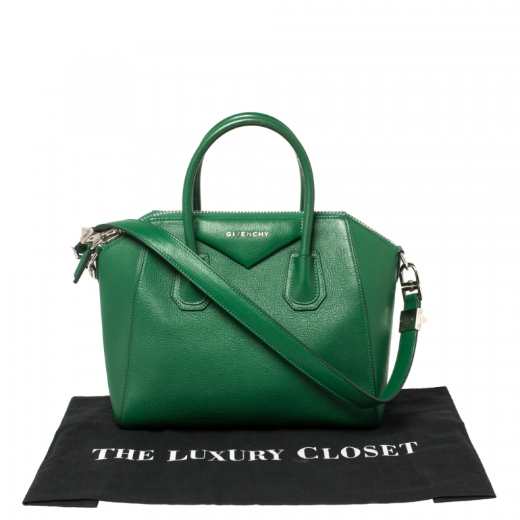 مملوكة مسبقًا Givenchy Green Leather Small Antigona Satchel