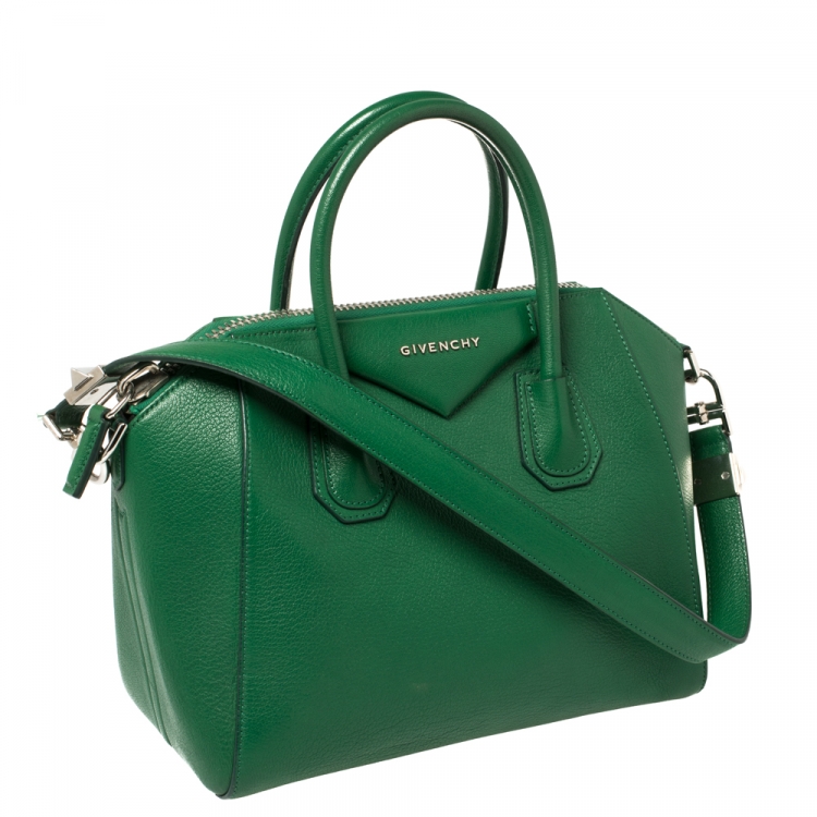 مملوكة مسبقًا Givenchy Green Leather Small Antigona Satchel