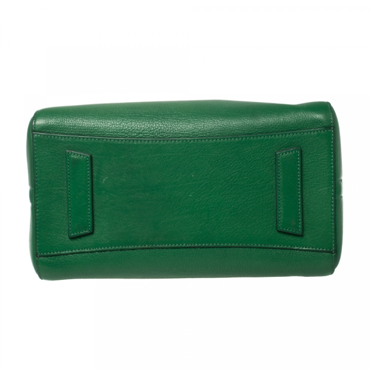 مملوكة مسبقًا Givenchy Green Leather Small Antigona Satchel