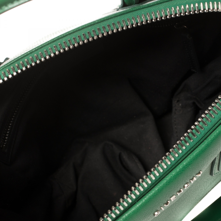 مملوكة مسبقًا Givenchy Green Leather Small Antigona Satchel