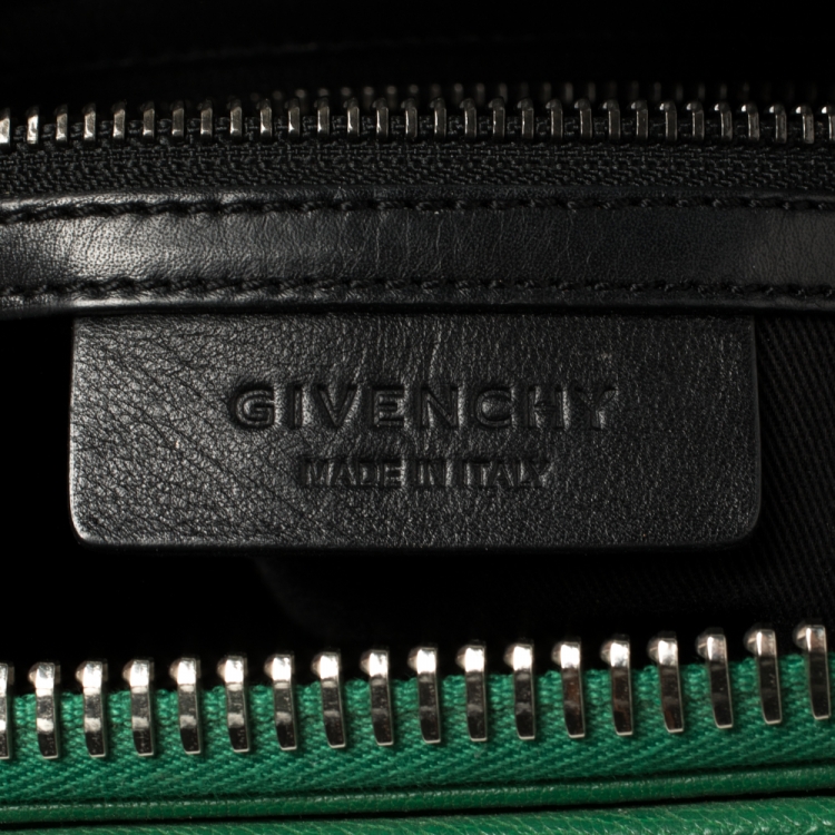 مملوكة مسبقًا Givenchy Green Leather Small Antigona Satchel
