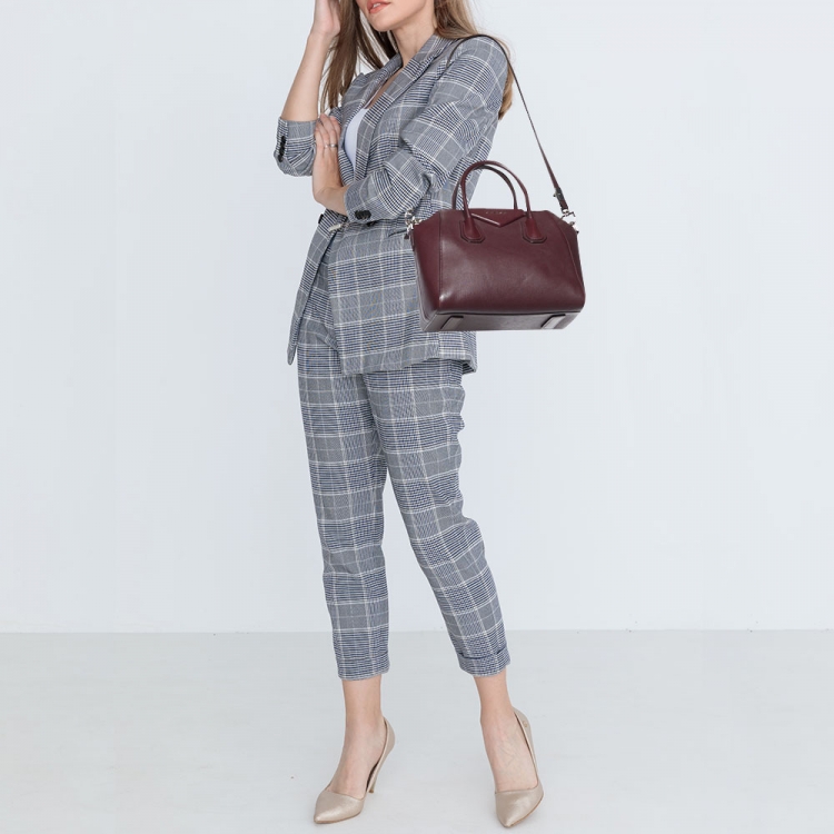 مملوكة مسبقًا Givenchy Burgundy Leather Small Antigona Satchel