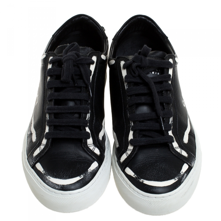 Pre Owned Givenchy Black/White Leather Grafitti Low Top Sneakers Size 39.5