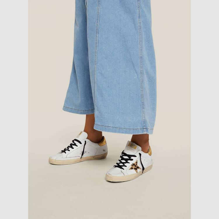 مملوكة مسبقًا Golden Goose Deluxe Brand White White Metallic Tab Leopard Star Superstar Size IT 35