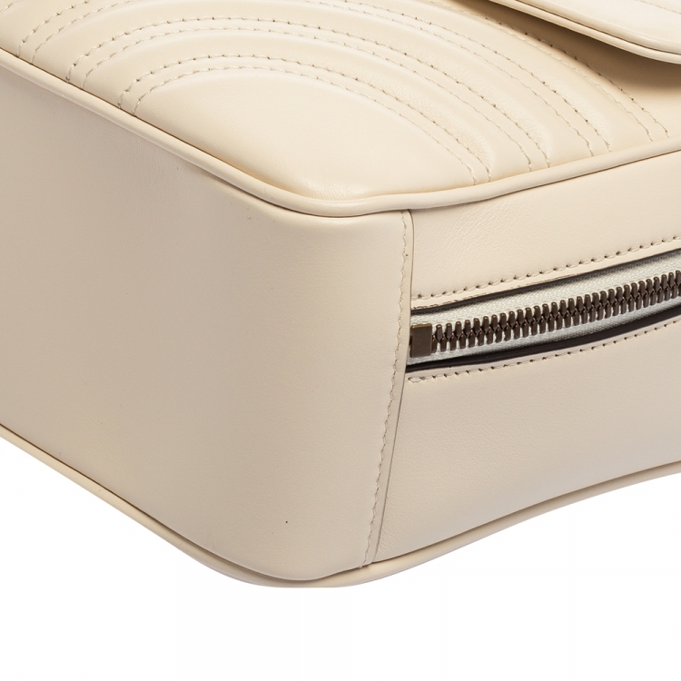 مملوكة مسبقًا Gucci Cream Matelasse Leather Small Camera GG Marmont  Bag
