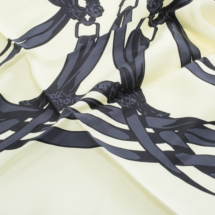 مملوكة مسبقًا Gucci Lemon Yellow Tassel Bridle Print Silk Square Scarf