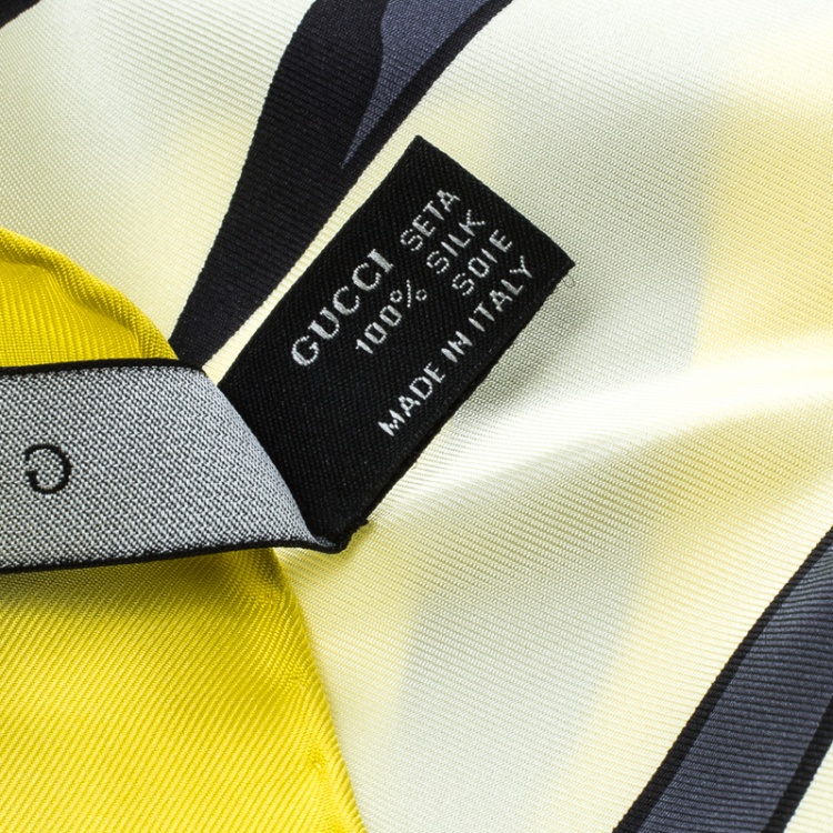 مملوكة مسبقًا Gucci Lemon Yellow Tassel Bridle Print Silk Square Scarf