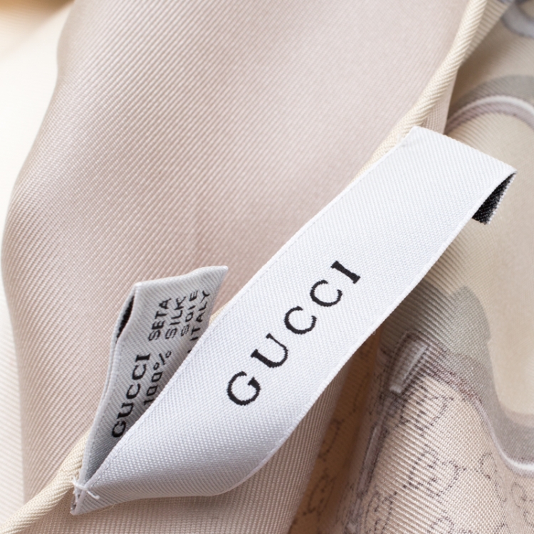 Pre Owned Gucci Beige Charm Bracelet Printed Silk Square Scarf