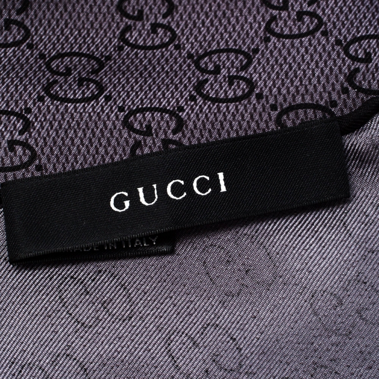 مملوكة مسبقًا Gucci Grey Monogram Silk GG Square Scarf 