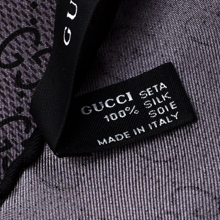 مملوكة مسبقًا Gucci Grey Monogram Silk GG Square Scarf 