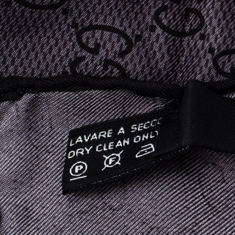 مملوكة مسبقًا Gucci Grey Monogram Silk GG Square Scarf 