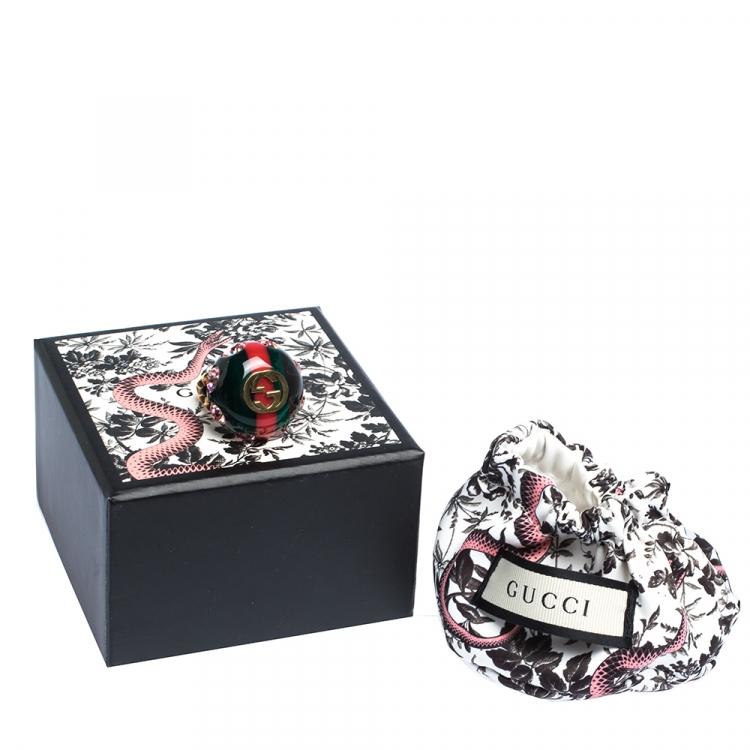 مملوكة مسبقًا Gucci Logo Resin Crystal Embellished Gold Tone Cocktail Ring Size 50.5