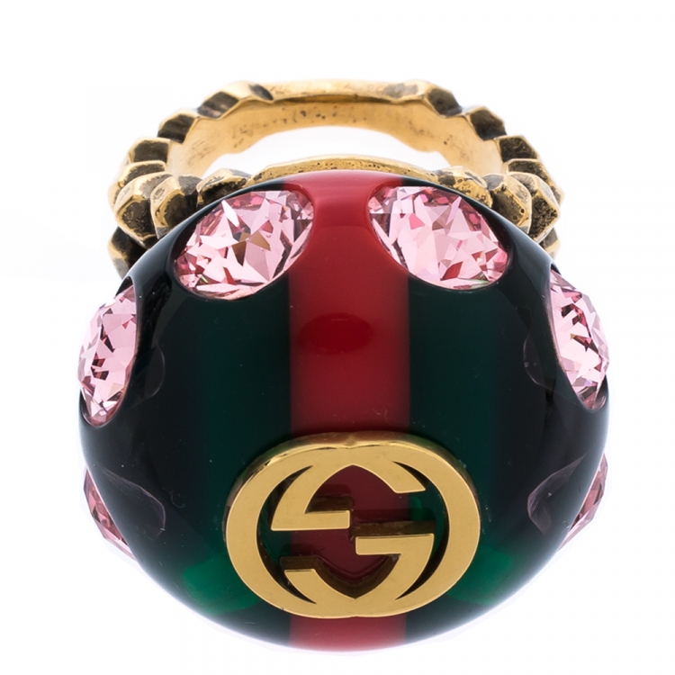 مملوكة مسبقًا Gucci Logo Resin Crystal Embellished Gold Tone Cocktail Ring Size 50.5