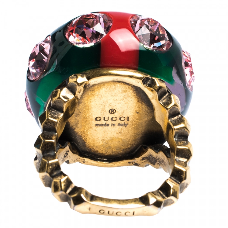 مملوكة مسبقًا Gucci Logo Resin Crystal Embellished Gold Tone Cocktail Ring Size 50.5