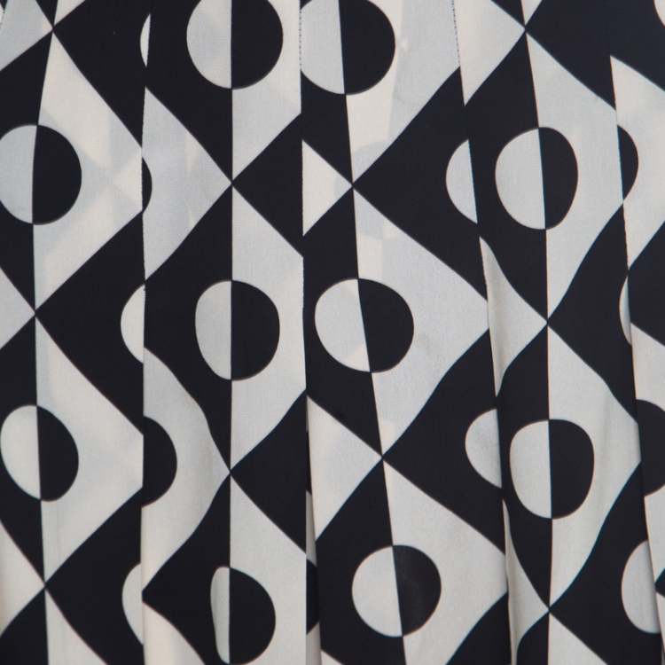 Pre Owned Gucci Monochrome Geometric Pattern Printed Silk Crepe de Chine Midi Skirt M