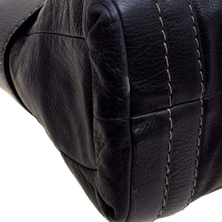 مملوكة مسبقًا Gucci Black Leather Crest Boule Top Handle Bag