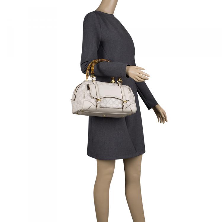 مملوكة مسبقًا Gucci Off White Guccissima Leather Medium Bamboo Boston Bag