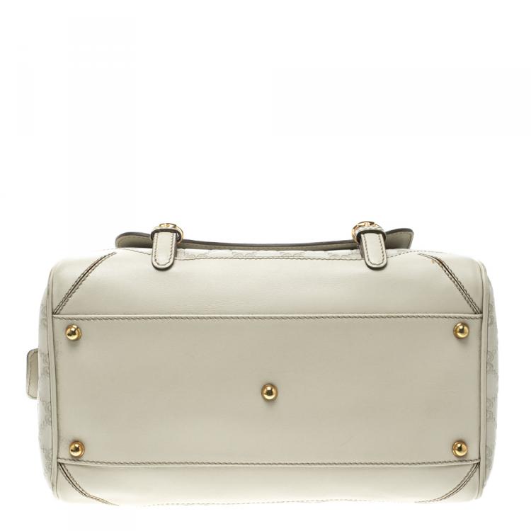 مملوكة مسبقًا Gucci Off White Guccissima Leather Medium Bamboo Boston Bag