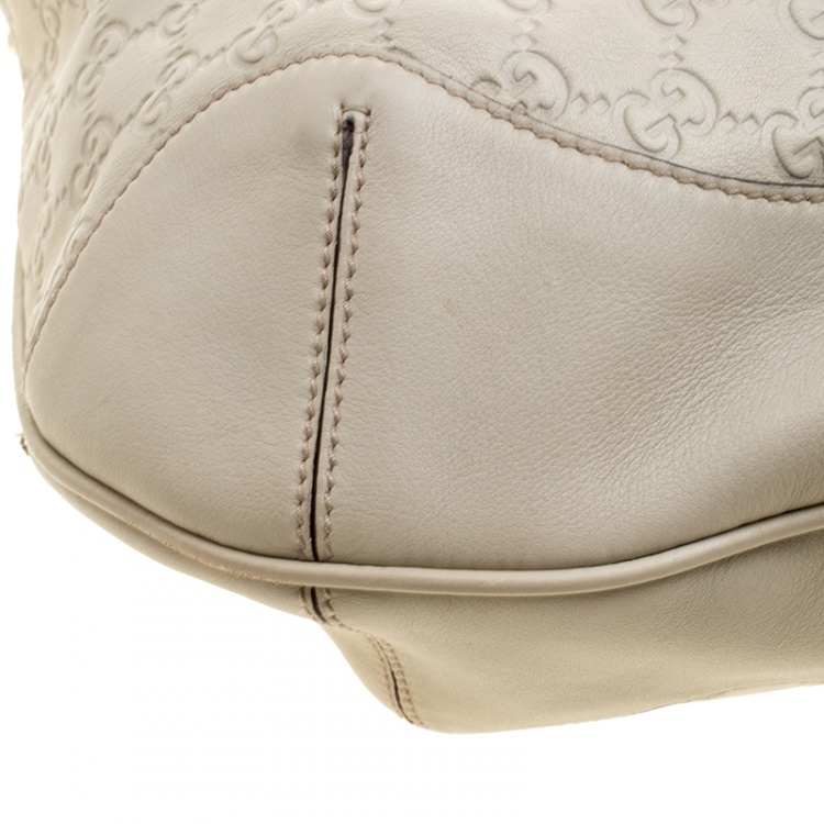 مملوكة مسبقًا Gucci Off White Guccissima Leather Peggy Bamboo Top Handle Bag