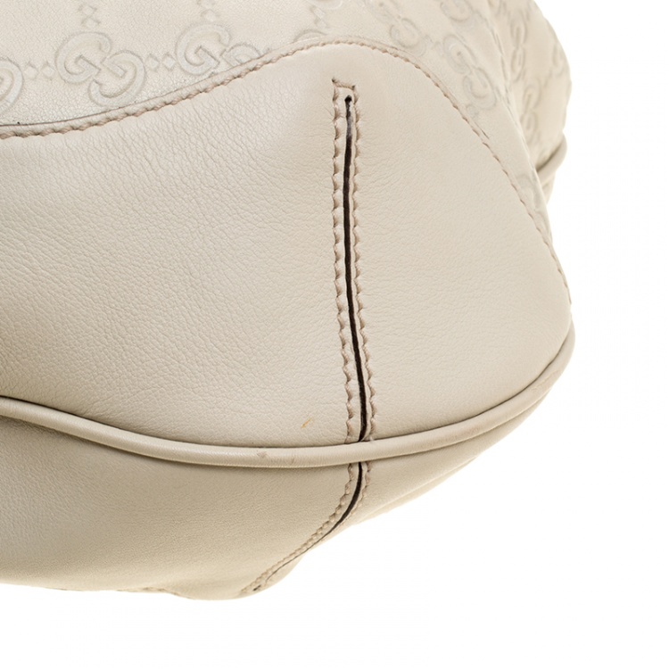 مملوكة مسبقًا Gucci Off White Guccissima Leather Peggy Bamboo Top Handle Bag