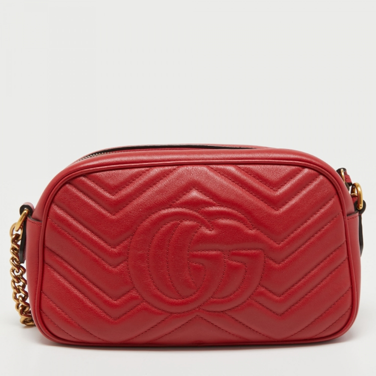 مملوكة مسبقًا Gucci Red Matelassé Leather Small GG Marmont Camera Bag