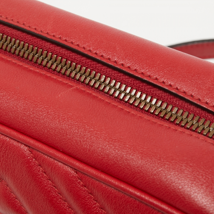 مملوكة مسبقًا Gucci Red Matelassé Leather Small GG Marmont Camera Bag