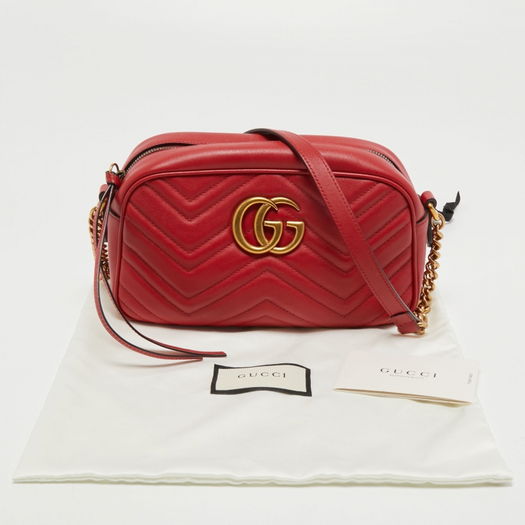 مملوكة مسبقًا Gucci Red Matelassé Leather Small GG Marmont Camera Bag