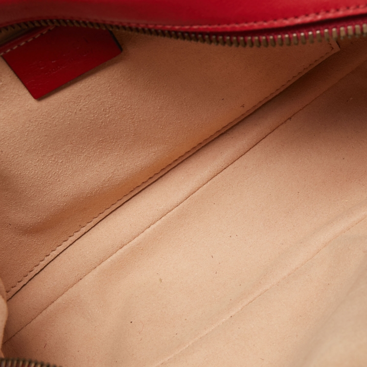 مملوكة مسبقًا Gucci Red Matelassé Leather Small GG Marmont Camera Bag