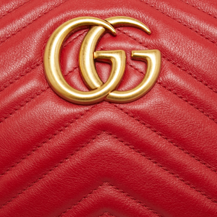 مملوكة مسبقًا Gucci Red Matelassé Leather Small GG Marmont Camera Bag