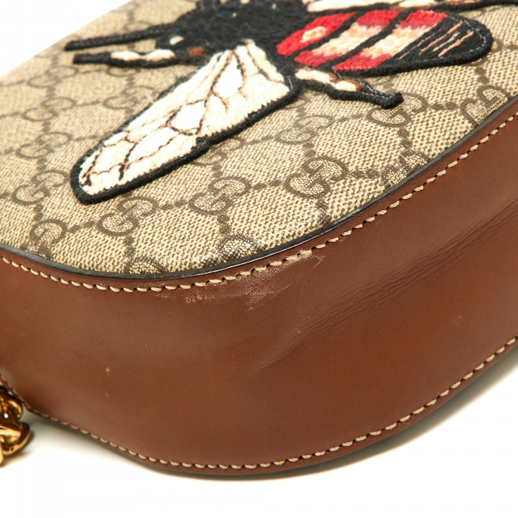 Pre Owned Gucci Beige GG Supreme Canvas and Leather Bee Embellishment Camera Crossbody Bag