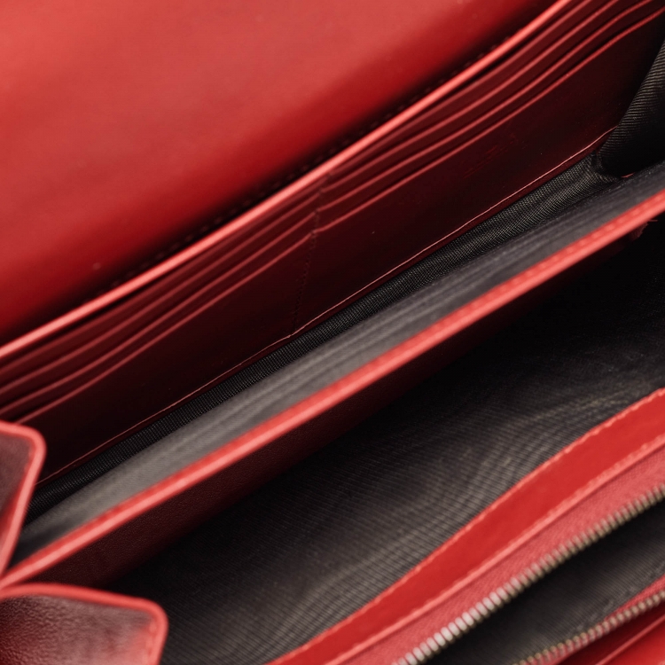 Pre Owned Gucci Red Matelassé Velvet GG Marmont Wallet on Chain