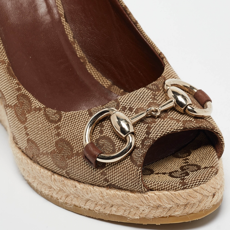 Pre Owned Gucci Beige/Brown GG Canvas Horsebit Peep Toe Wedge Espadrille Pumps Size 36.5