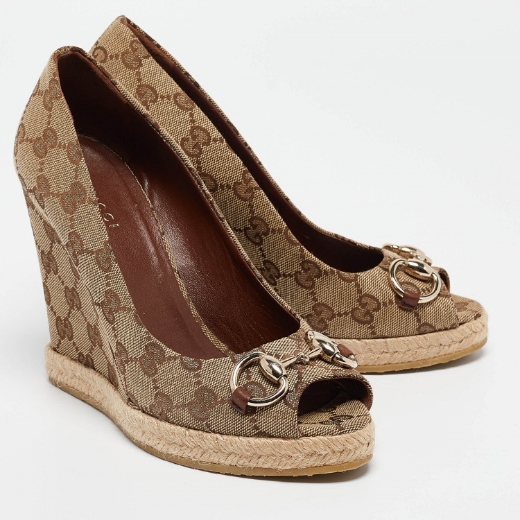 Pre Owned Gucci Beige/Brown GG Canvas Horsebit Peep Toe Wedge Espadrille Pumps Size 36.5