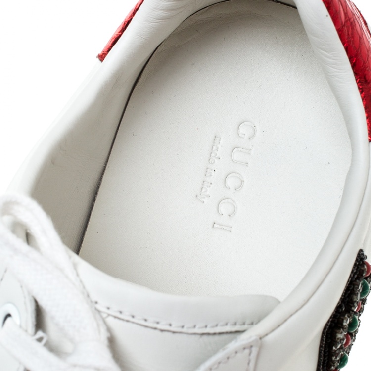مملوكة مسبقًا Gucci White Leather Crystal Embellished Arrow Ace Low Top Sneakers Size 38.5