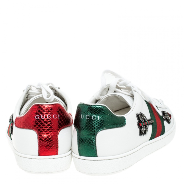مملوكة مسبقًا Gucci White Leather Crystal Embellished Arrow Ace Low Top Sneakers Size 38.5