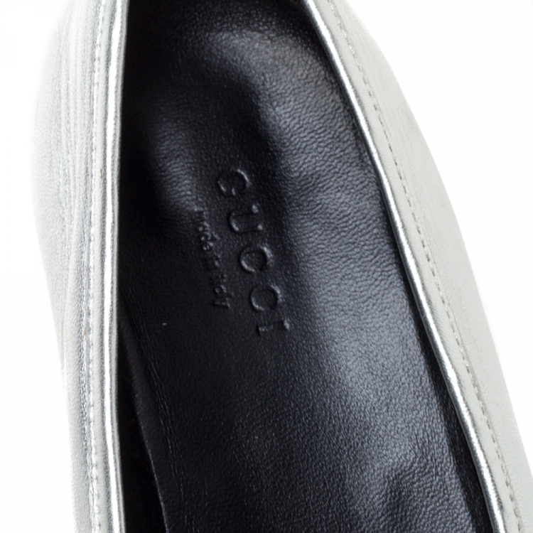 مملوكة مسبقًا Gucci Silver Leather Jordaan Horsebit Slip On Loafers Size 39