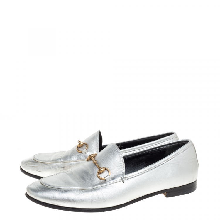 مملوكة مسبقًا Gucci Silver Leather Jordaan Horsebit Slip On Loafers Size 39