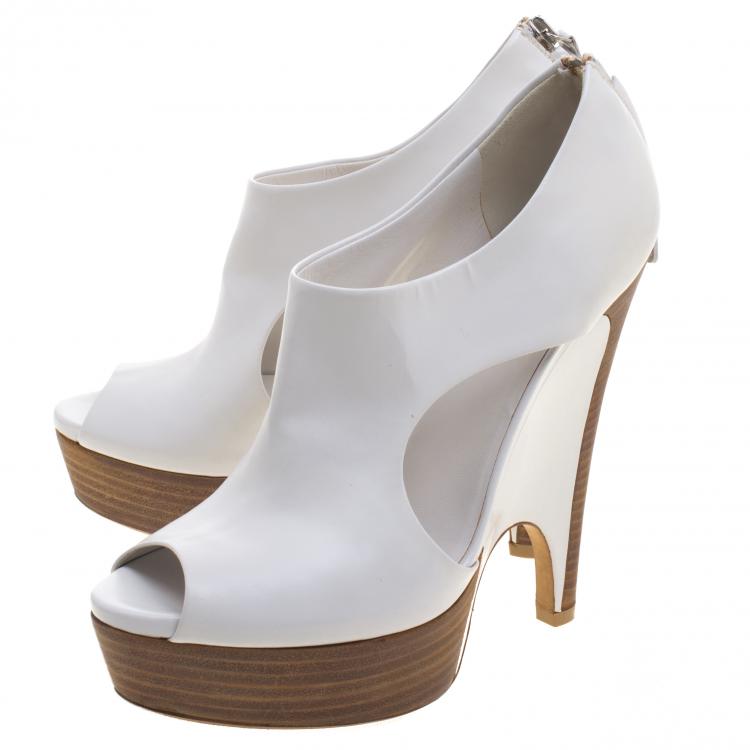 Pre Owned Gucci White Cutout Leather Clemence Platform Wedge Ankle Boots Size 37