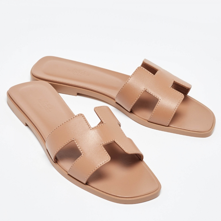 Pre Owned Hermès Beige Leather Oran Flat Slides Size 38