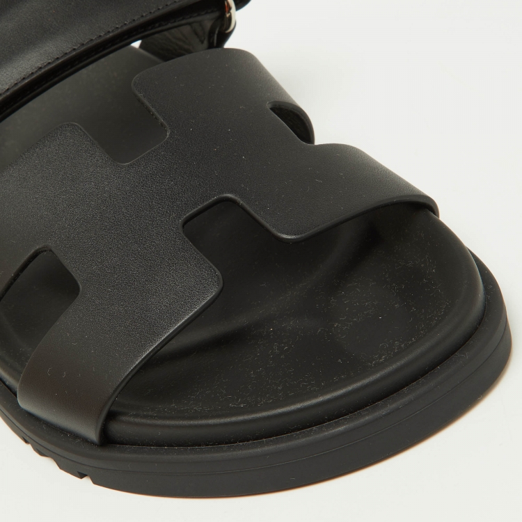 مملوكة مسبقًا Hermes Black Leather Chypre Sandal 37.5