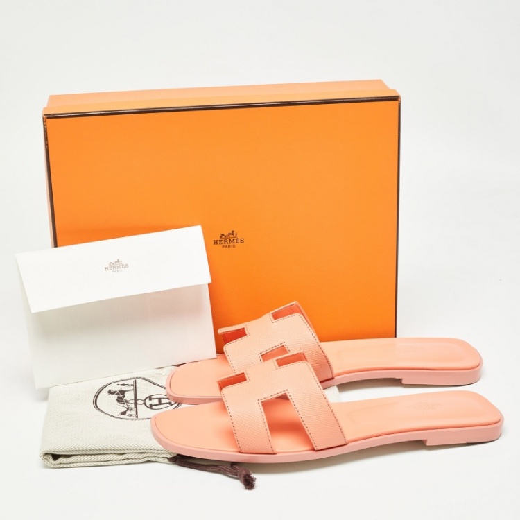 مملوكة مسبقًا Hermes Coral Orange Leather Oran Flat Slides Size 41 