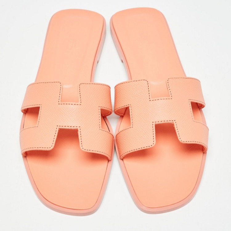 مم�لوكة مسبقًا Hermes Coral Orange Leather Oran Flat Slides Size 41 