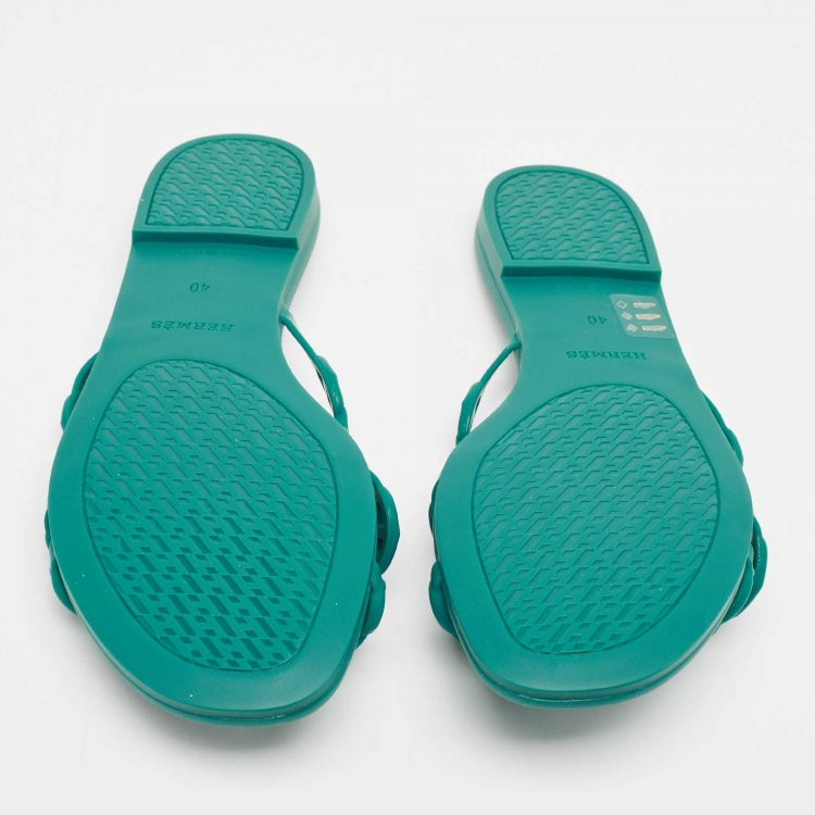مملوكة مسبقًا Hermes Green Rubber Chaine D'Ancre Rivage Flat Slides Size 40